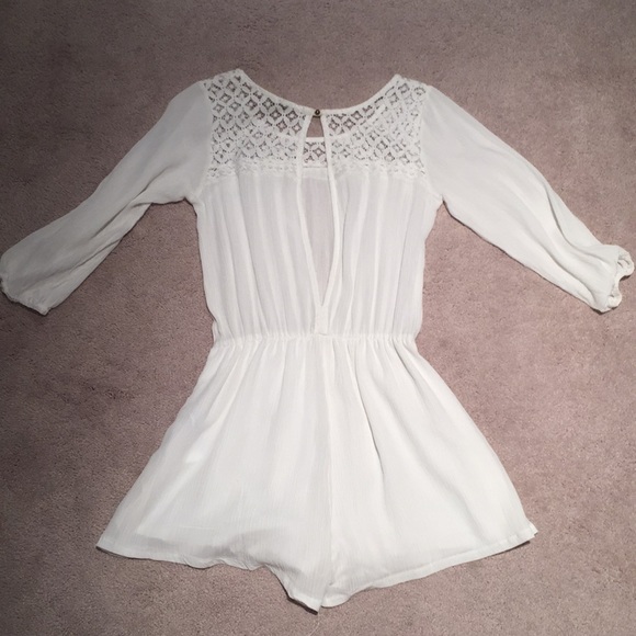 White romper - Picture 2 of 2